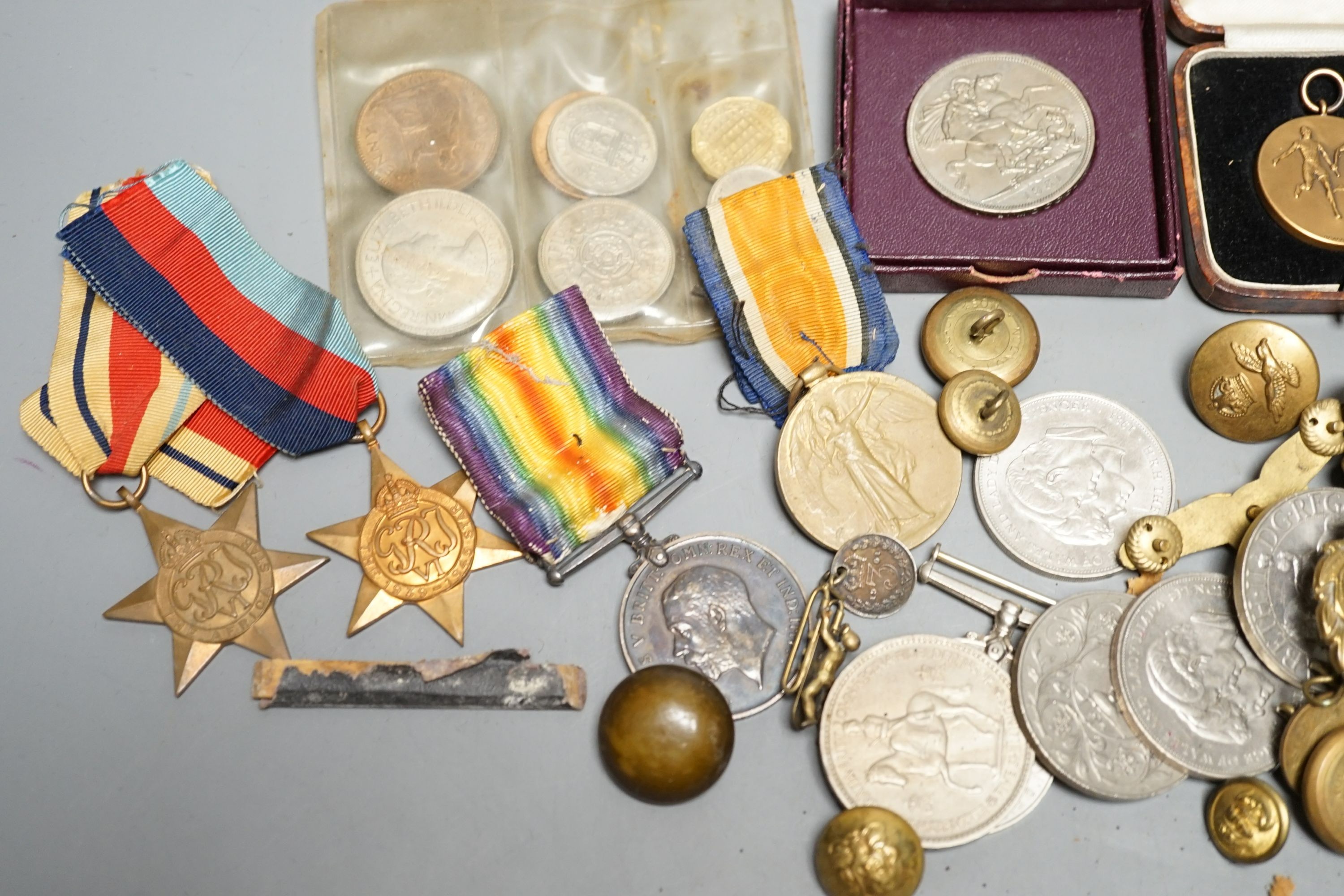 Mixed WW2 medals and coins